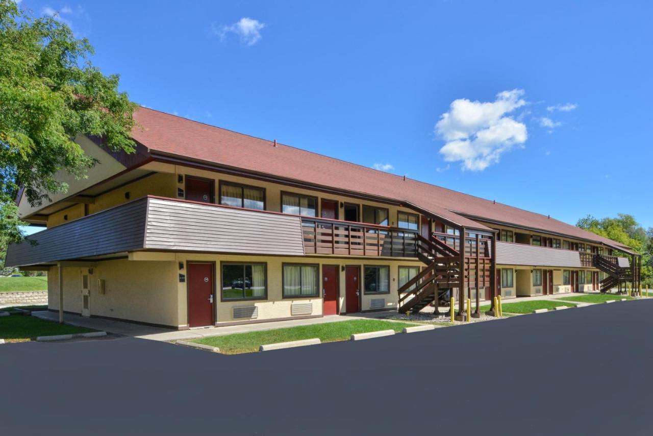 Red Roof Inn Milwaukee Airport Oak Creek Exterior photo